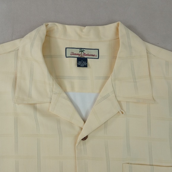 Tommy Bahama Large Mens Shirt Hawaiian Camp Silk Floral Casual 24x29 Has Defects - Picture 3 of 12